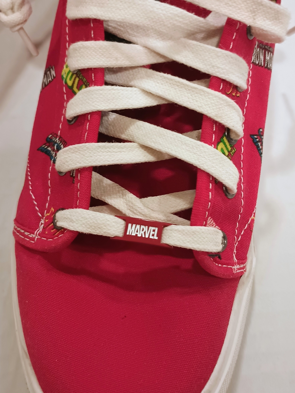 Toms Women’s Red Printed Low-Top Sneakers with White Soles Size 10W - Picture 5 of 13